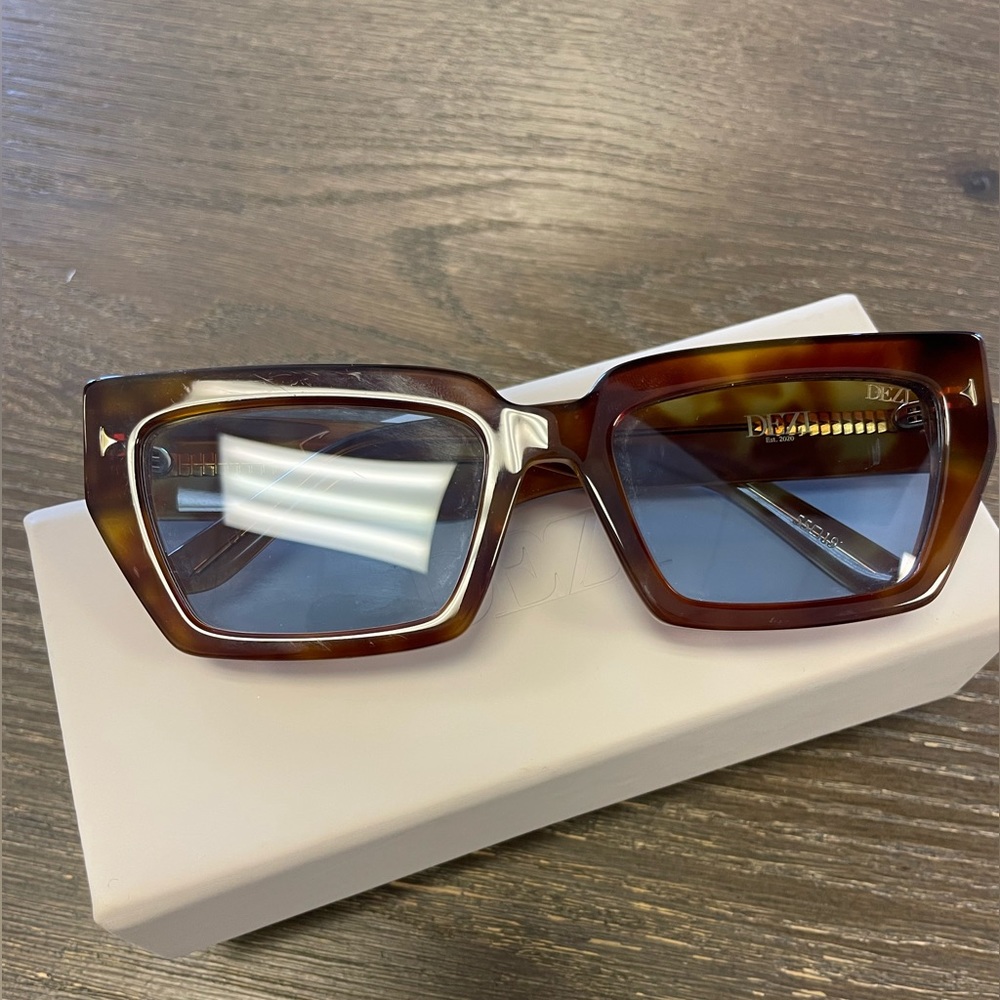 Dezi Switch Sunglasses